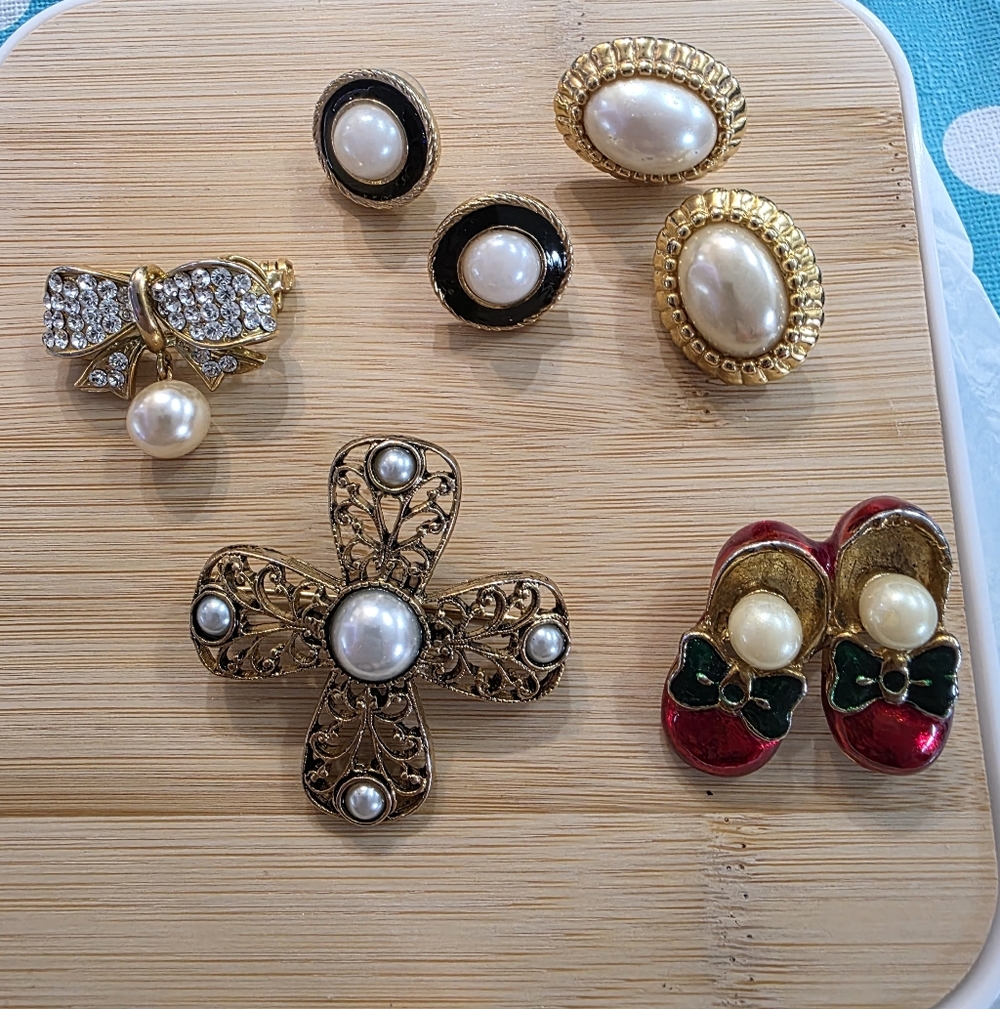 Vintage Pearl Brooch And Earring Bundle
